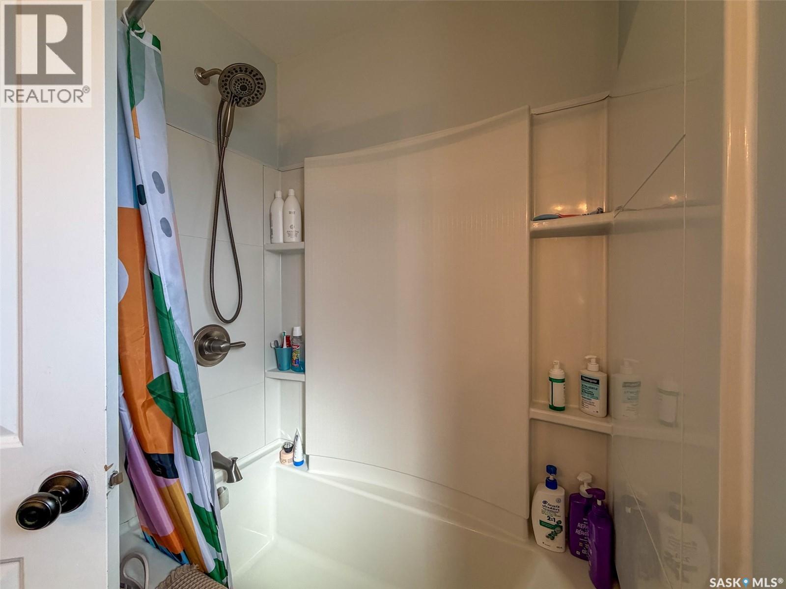 442 Front Street W, Eastend, SK - Indoor