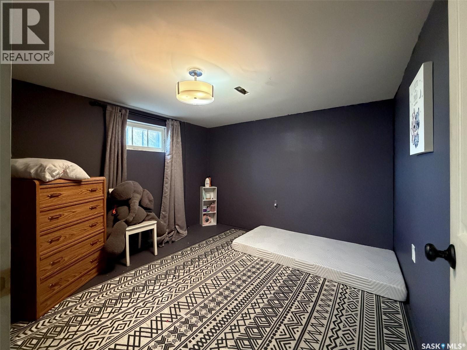 442 Front Street W, Eastend, SK - Indoor Photo Showing Bedroom