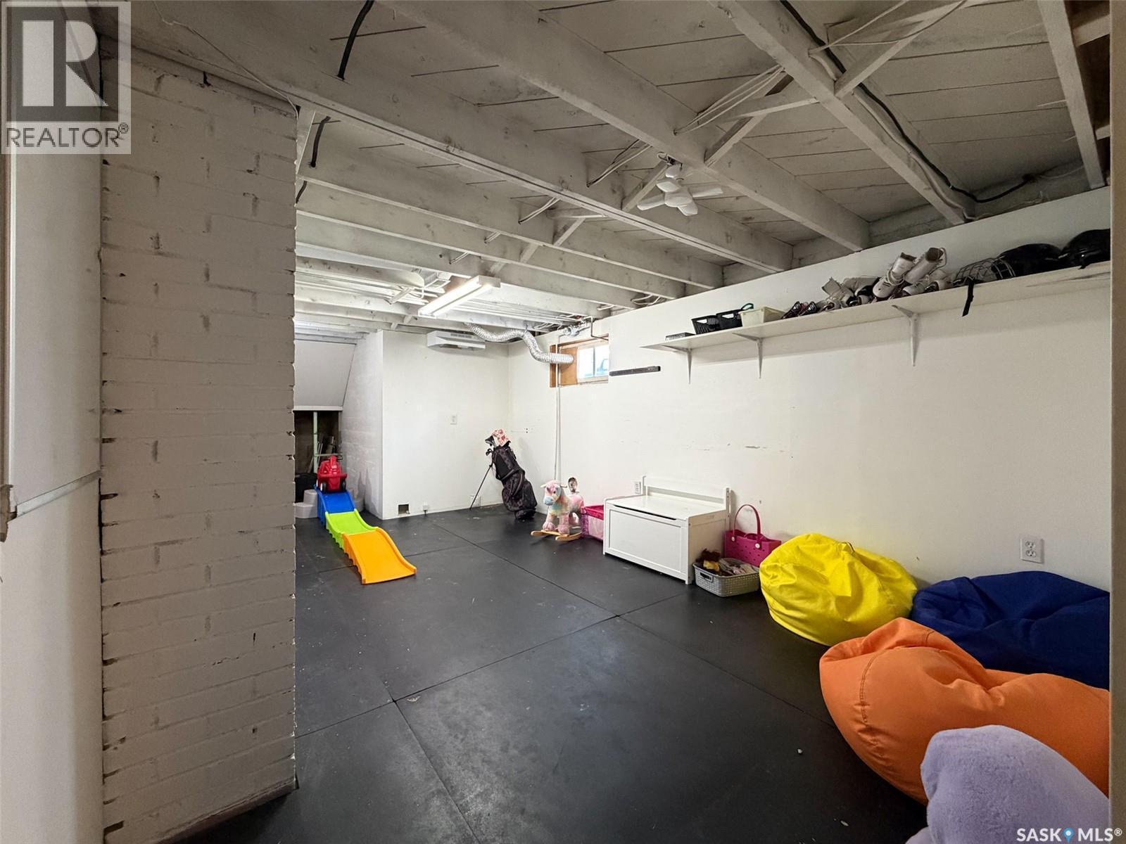 442 Front Street W, Eastend, SK - Indoor Photo Showing Other Room