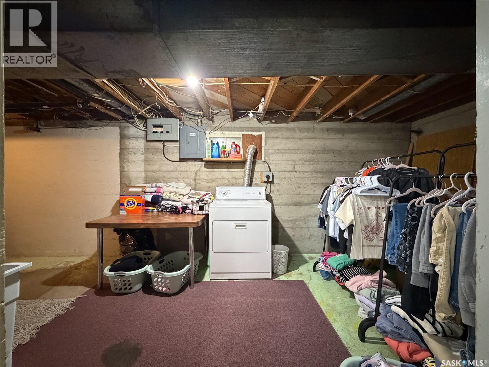 442 Front Street W, Eastend, SK - Indoor