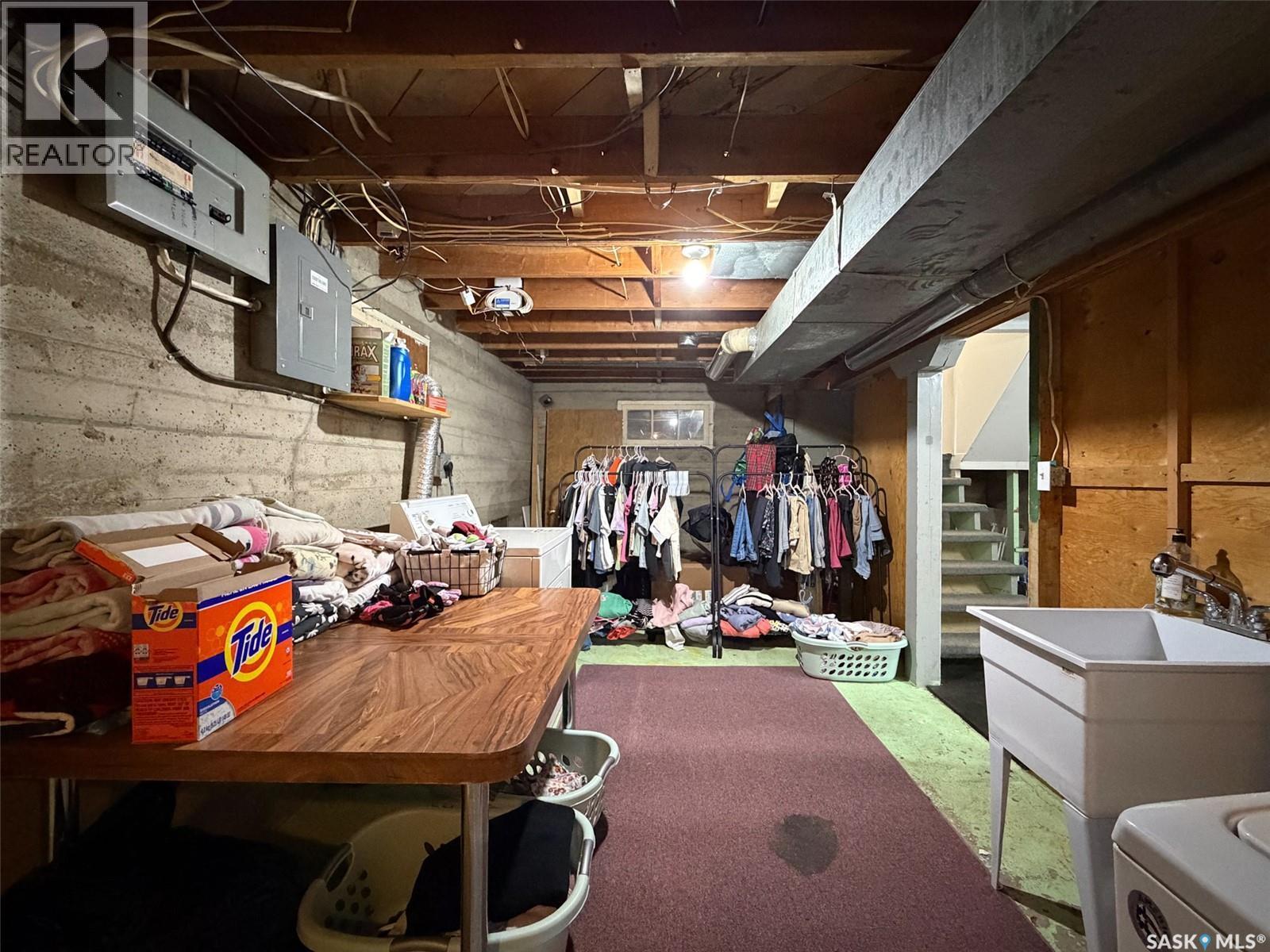 442 Front Street W, Eastend, SK - Indoor Photo Showing Other Room