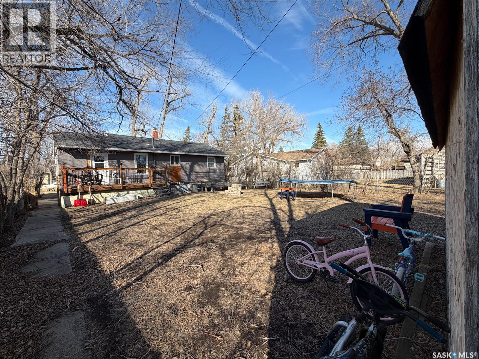 442 Front Street W, Eastend, SK - Outdoor