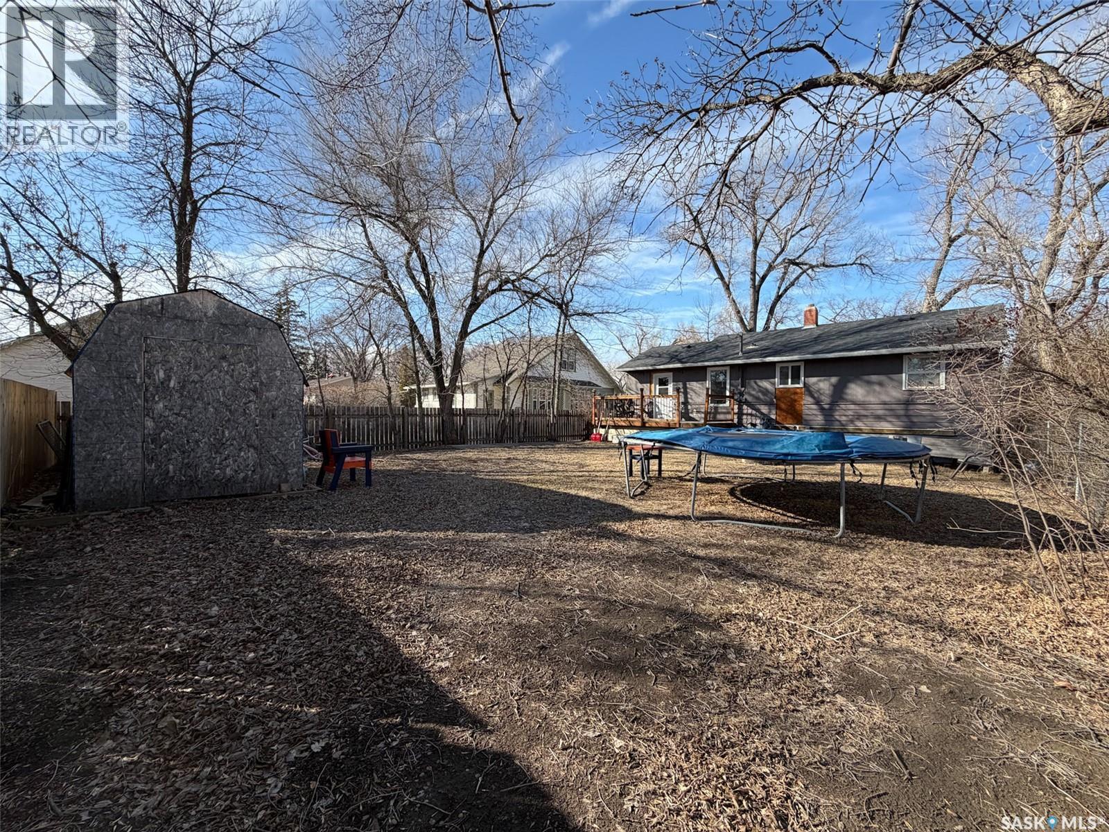 442 Front Street W, Eastend, SK - Outdoor