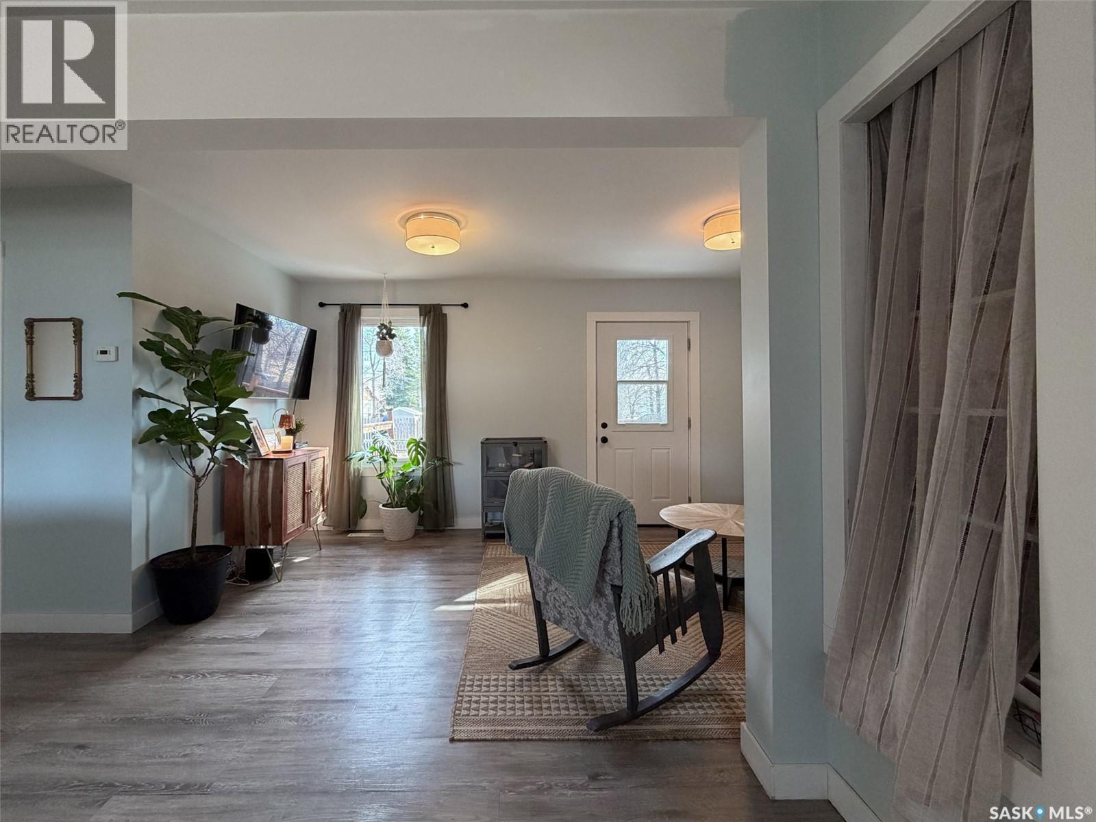 442 Front Street W, Eastend, SK - Indoor