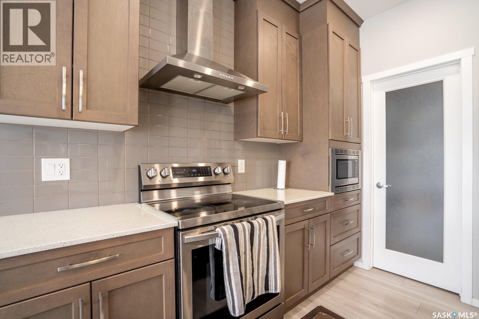 5144 Green Crescent E, Regina, SK - Indoor Photo Showing Kitchen With Upgraded Kitchen