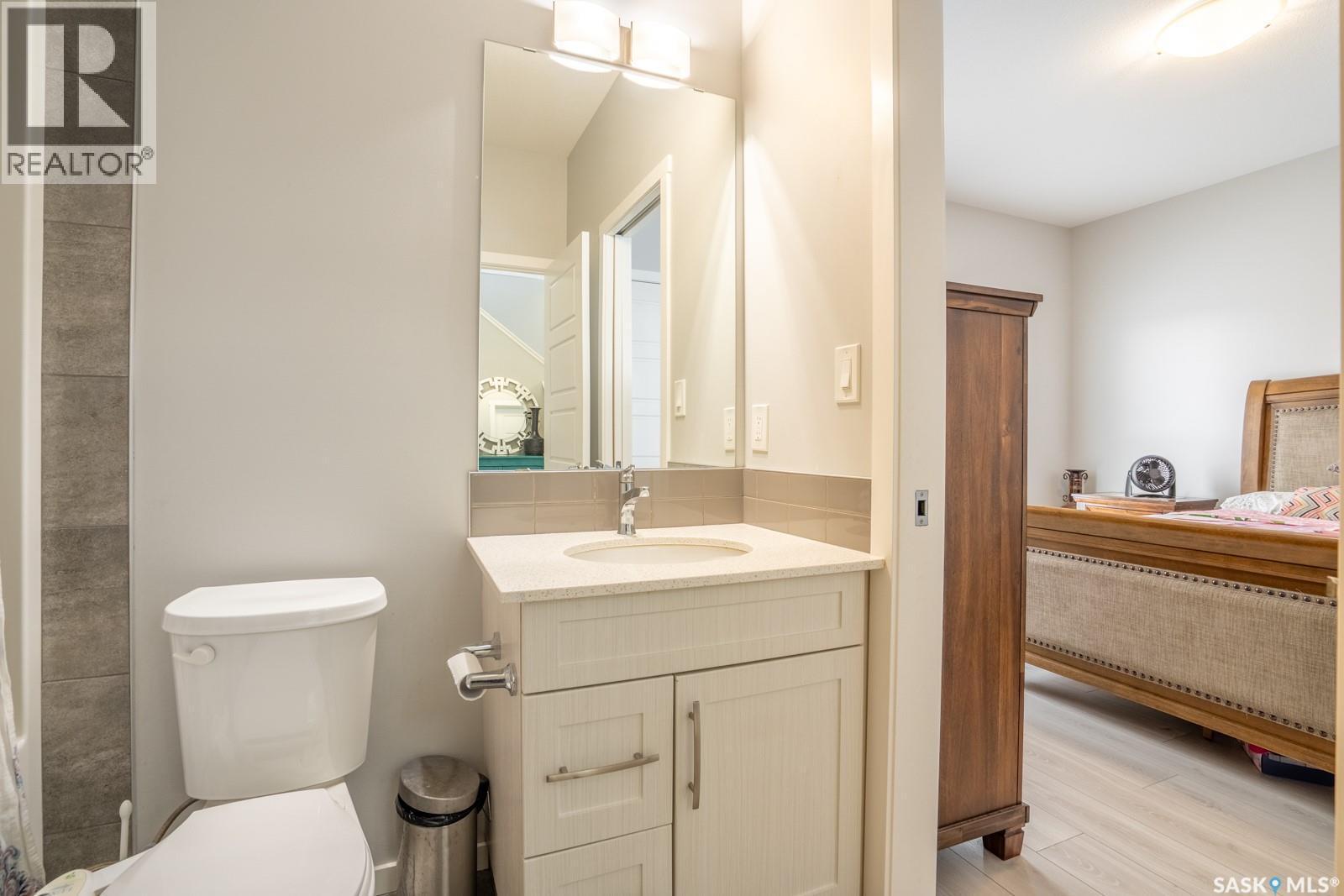 5144 Green Crescent E, Regina, SK - Indoor Photo Showing Bathroom