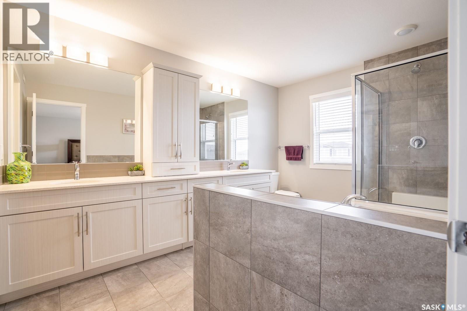 5144 Green Crescent E, Regina, SK - Indoor Photo Showing Bathroom