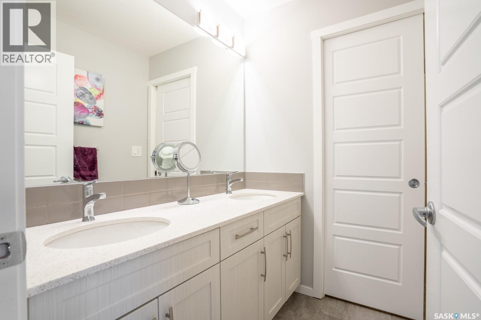 5144 Green Crescent E, Regina, SK - Indoor Photo Showing Bathroom