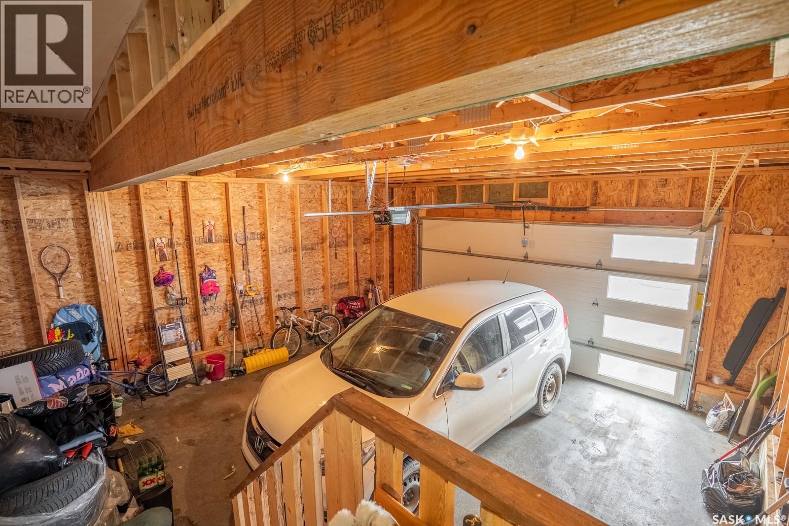 5144 Green Crescent E, Regina, SK - Indoor Photo Showing Garage
