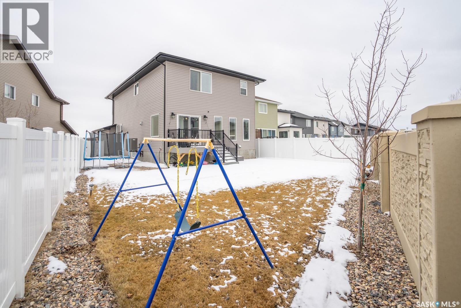 5144 Green Crescent E, Regina, SK - Outdoor