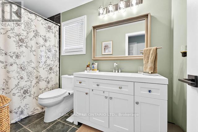 7 Etherington Crescent, Hamilton, ON - Indoor Photo Showing Bathroom