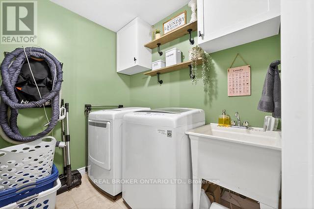 7 Etherington Crescent, Hamilton, ON - Indoor Photo Showing Laundry Room