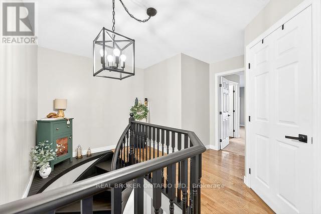 7 Etherington Crescent, Hamilton, ON - Indoor Photo Showing Other Room