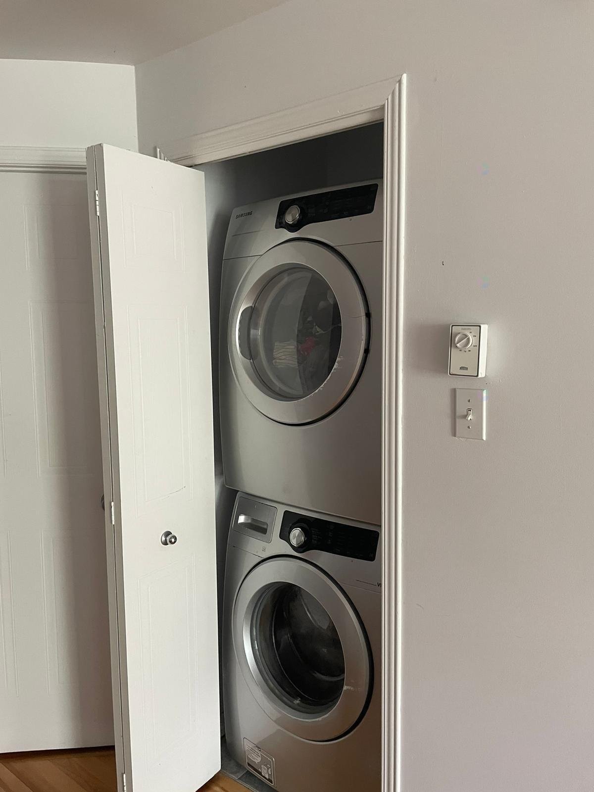 Salle de lavage - 3986 Av. Des Érables, Montréal (Le Plateau-Mont-Royal), QC - Indoor Photo Showing Laundry Room