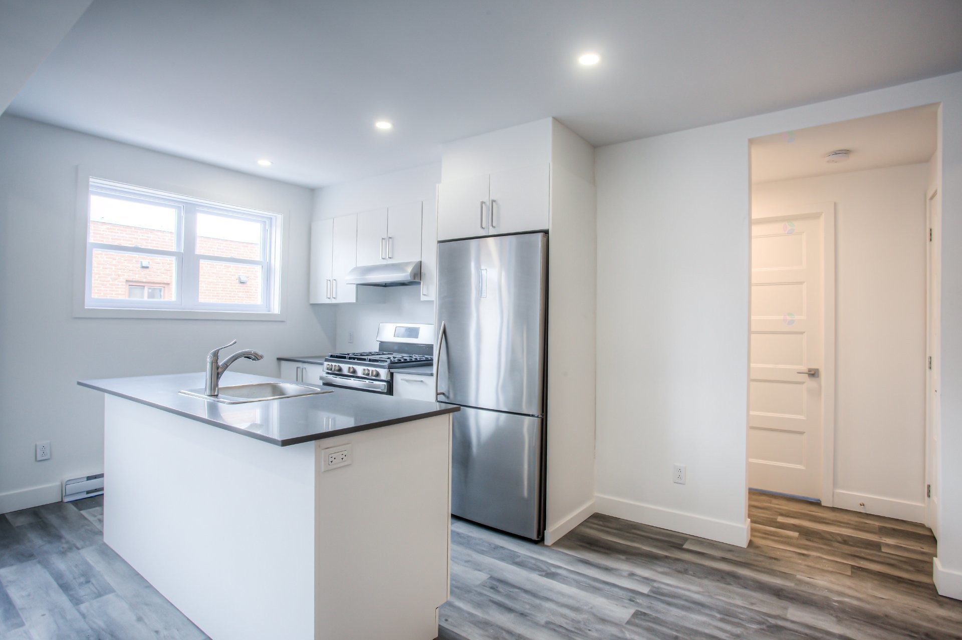 Cuisine - 9-4570 Av. Walkley, Montréal (Côte-Des-Neiges/Notre-Dame-De-Grâce), QC - Indoor Photo Showing Kitchen