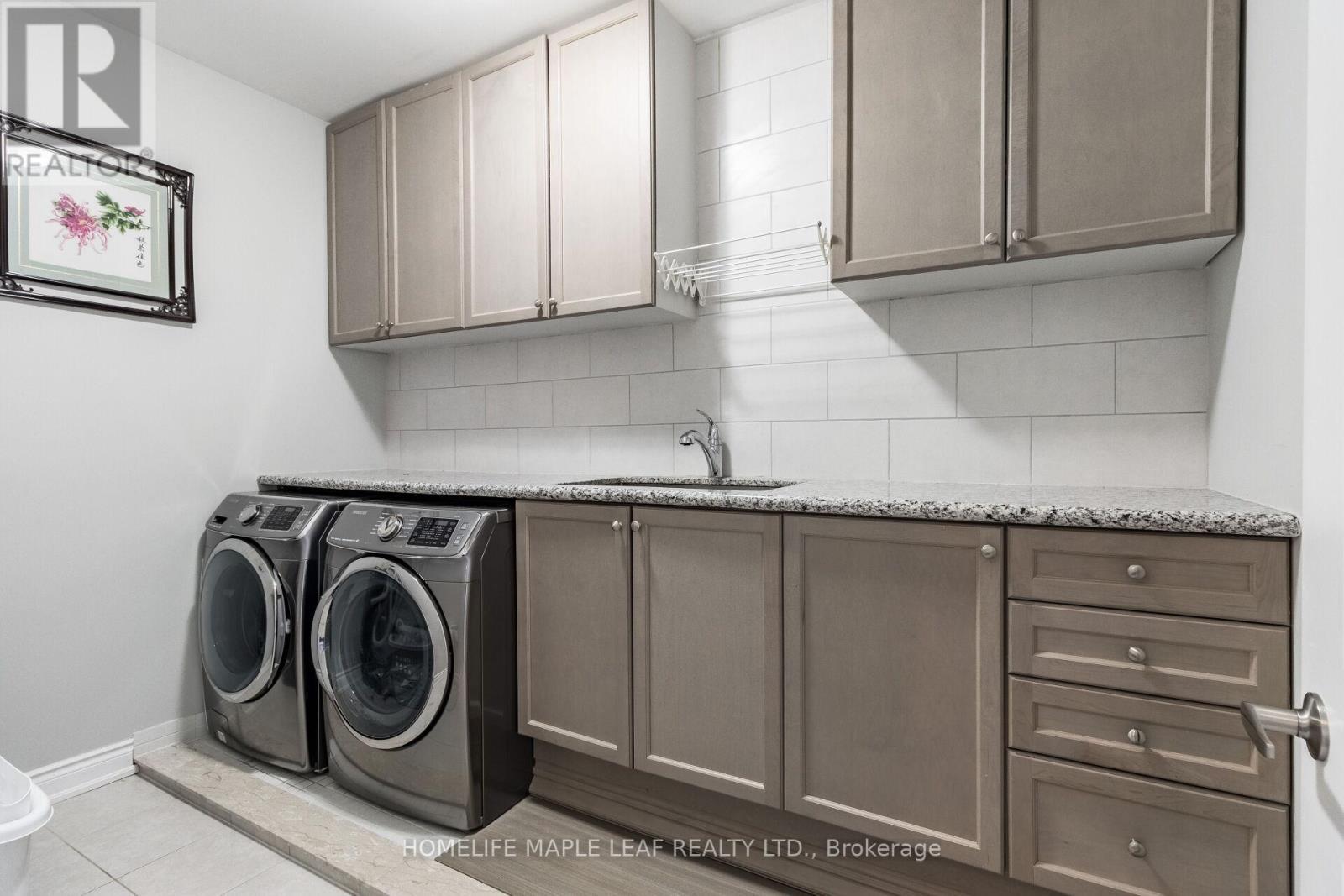44 Herringbone Crescent, Brampton, ON - Indoor Photo Showing Laundry Room