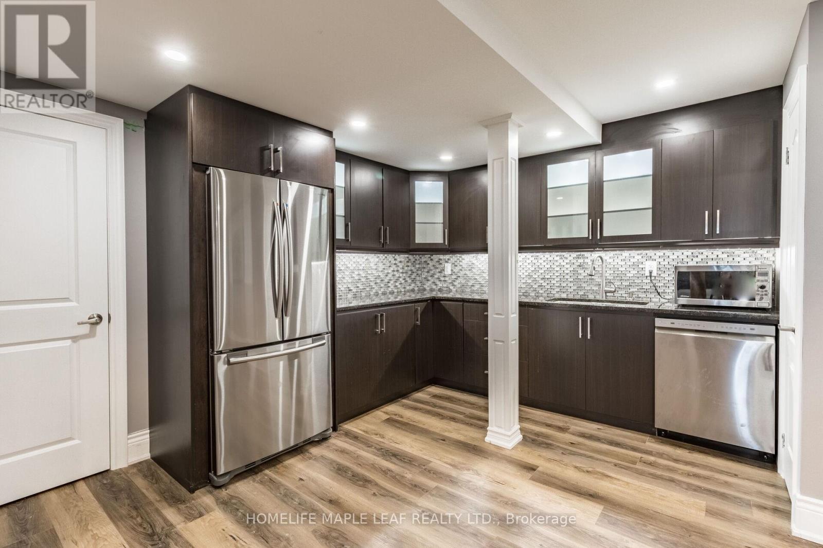 44 Herringbone Crescent, Brampton, ON - Indoor Photo Showing Kitchen
