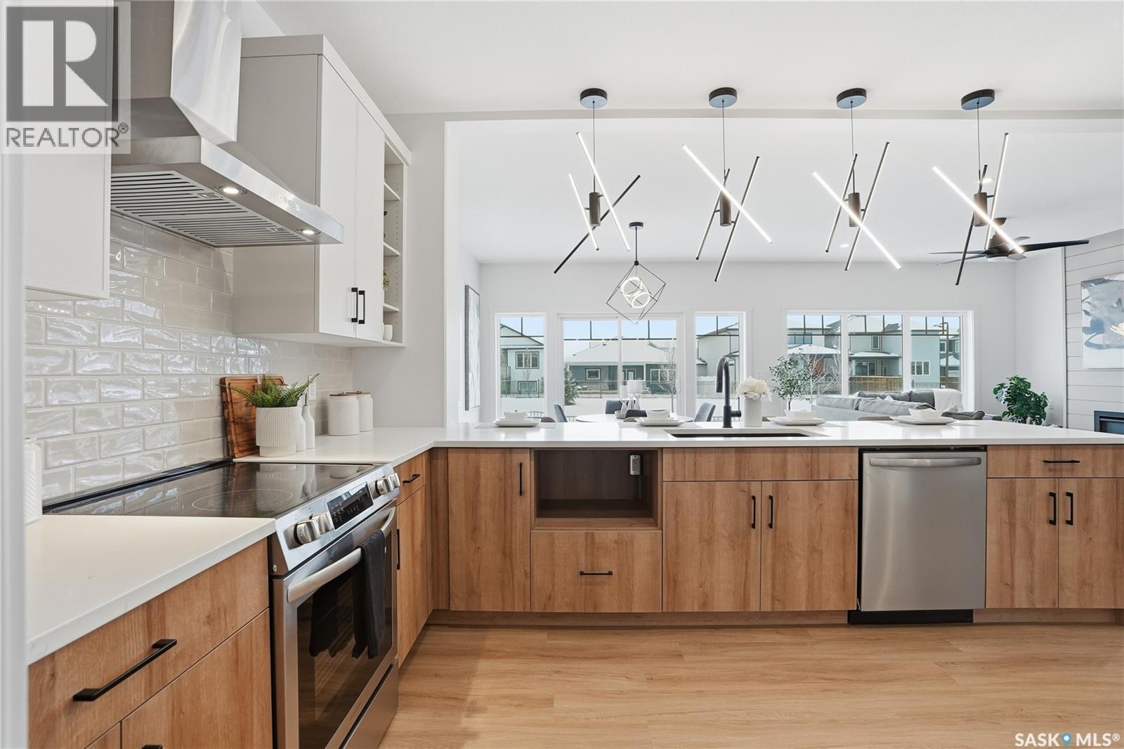 150 Haverstock Crescent, Saskatoon, SK - Indoor Photo Showing Kitchen With Upgraded Kitchen