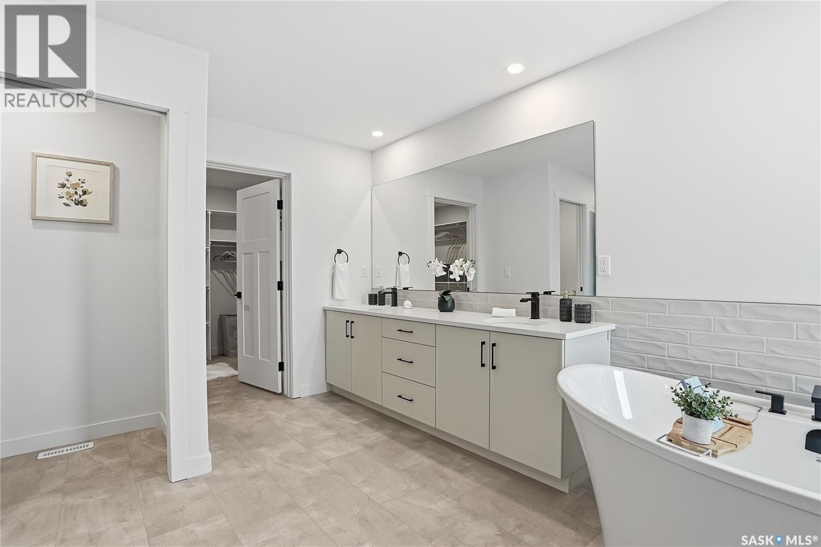 150 Haverstock Crescent, Saskatoon, SK - Indoor Photo Showing Bathroom