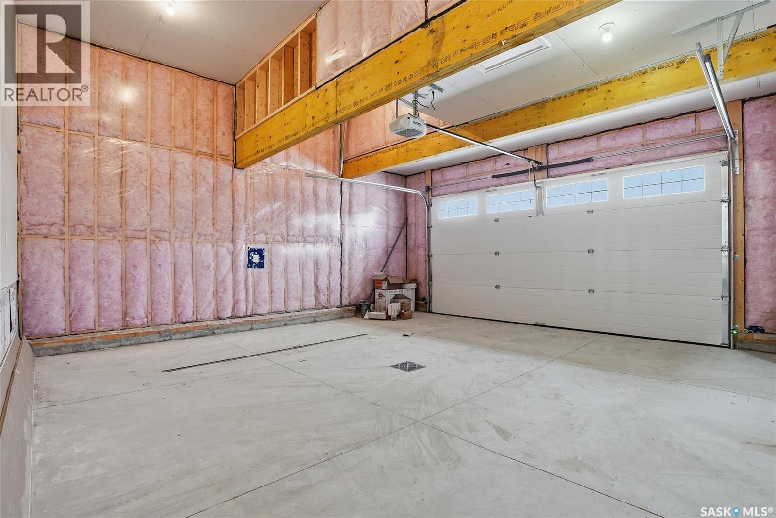 150 Haverstock Crescent, Saskatoon, SK - Indoor Photo Showing Garage