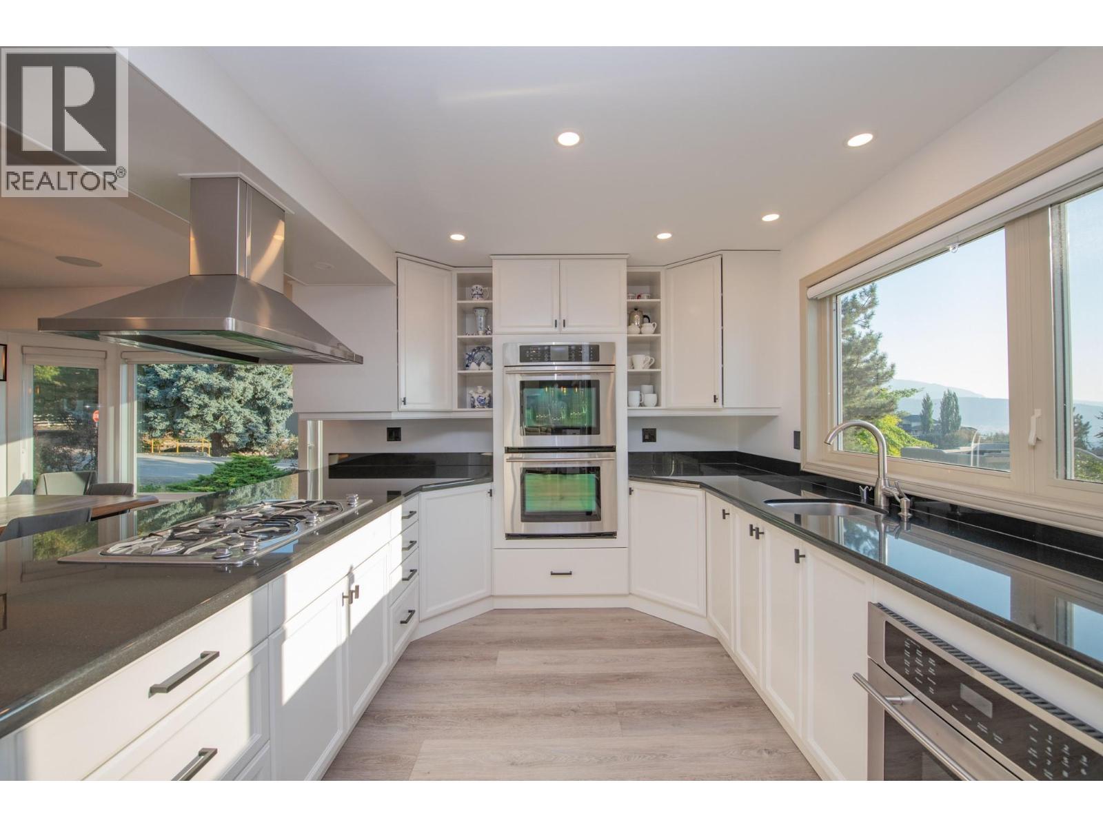 Chefs kitchen - 702 Cypress Drive, Coldstream, BC - Indoor Photo Showing Kitchen With Upgraded Kitchen