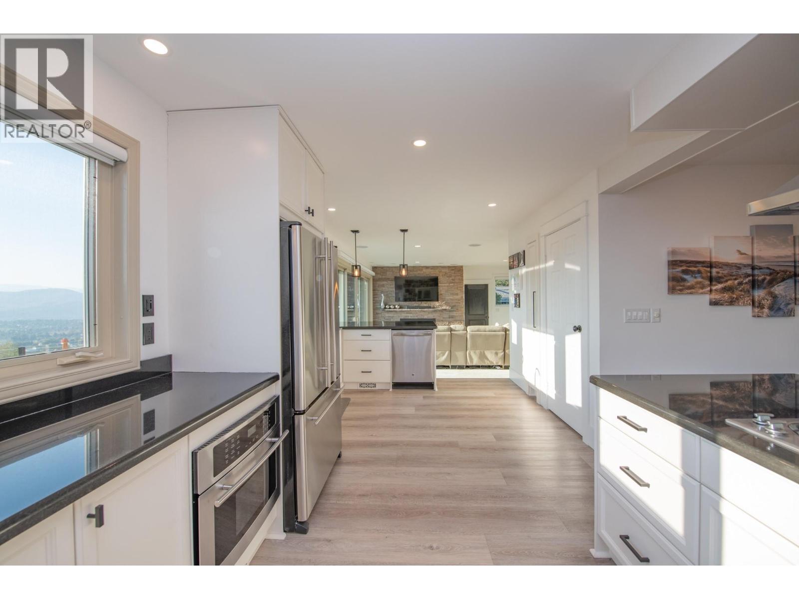 702 Cypress Drive, Coldstream, BC - Indoor Photo Showing Kitchen With Upgraded Kitchen