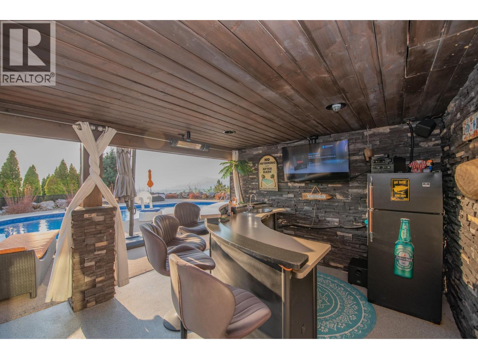 Bar area - 702 Cypress Drive, Coldstream, BC - Indoor