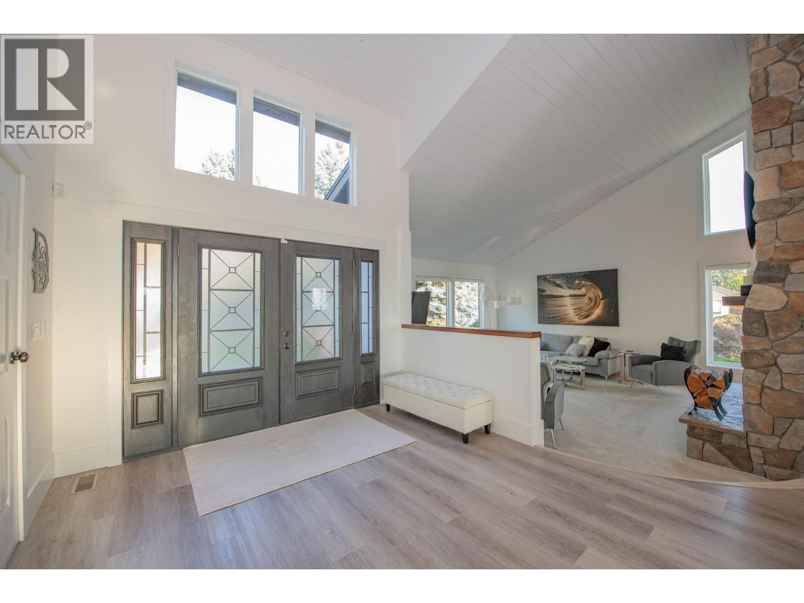 702 Cypress Drive, Coldstream, BC - Indoor Photo Showing Other Room