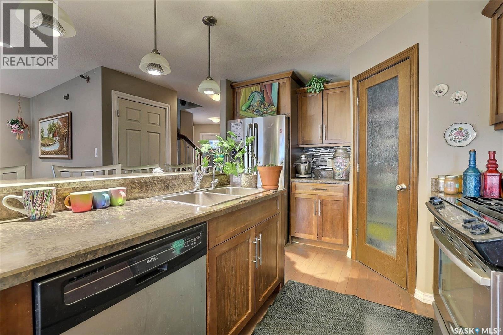 4781 Padwick Avenue, Regina, SK - Indoor Photo Showing Kitchen With Double Sink