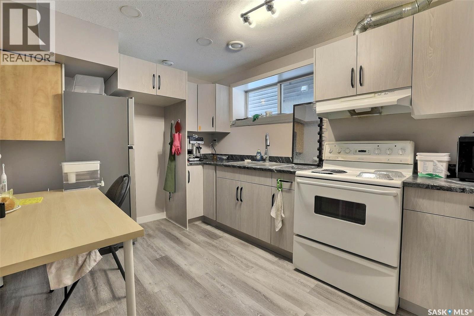 4781 Padwick Avenue, Regina, SK - Indoor Photo Showing Kitchen