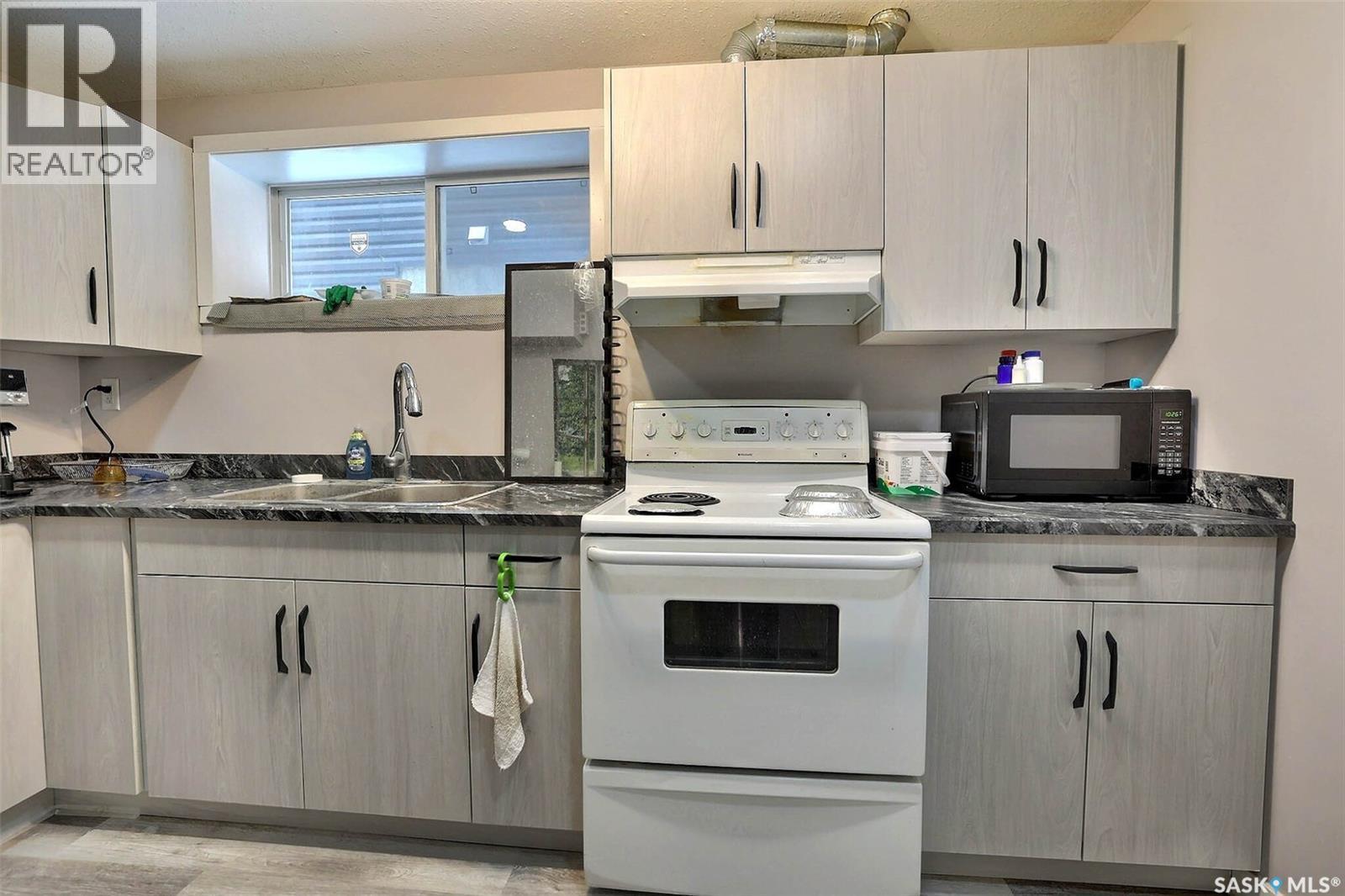 4781 Padwick Avenue, Regina, SK - Indoor Photo Showing Kitchen With Double Sink
