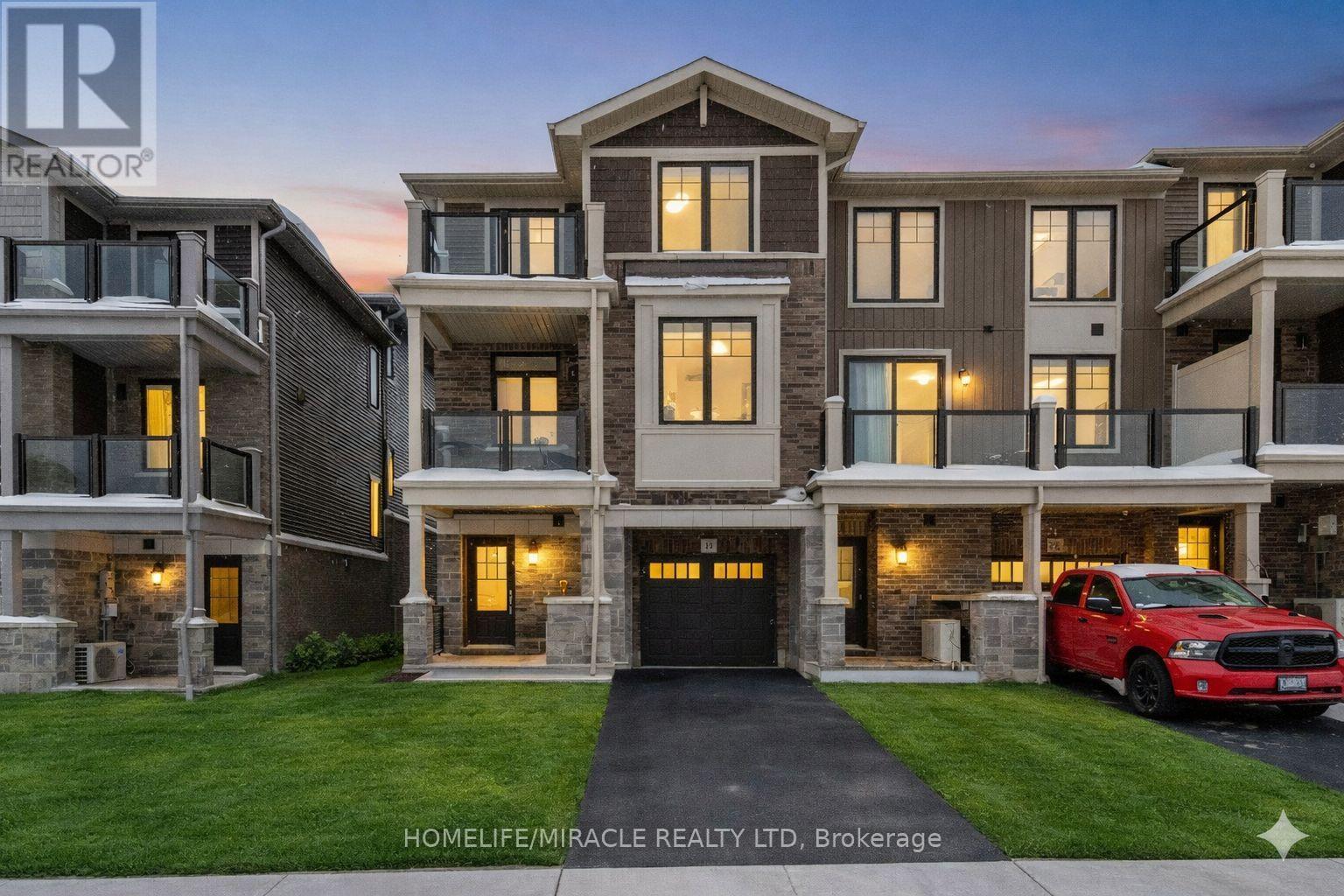 92 - 10 Birmingham Drive, Cambridge, ON - Outdoor With Facade