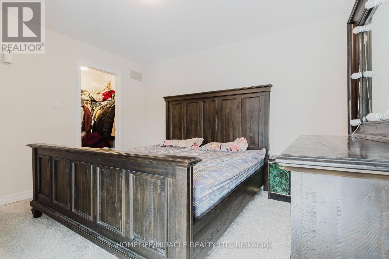 92 - 10 Birmingham Drive, Cambridge, ON - Indoor Photo Showing Bedroom