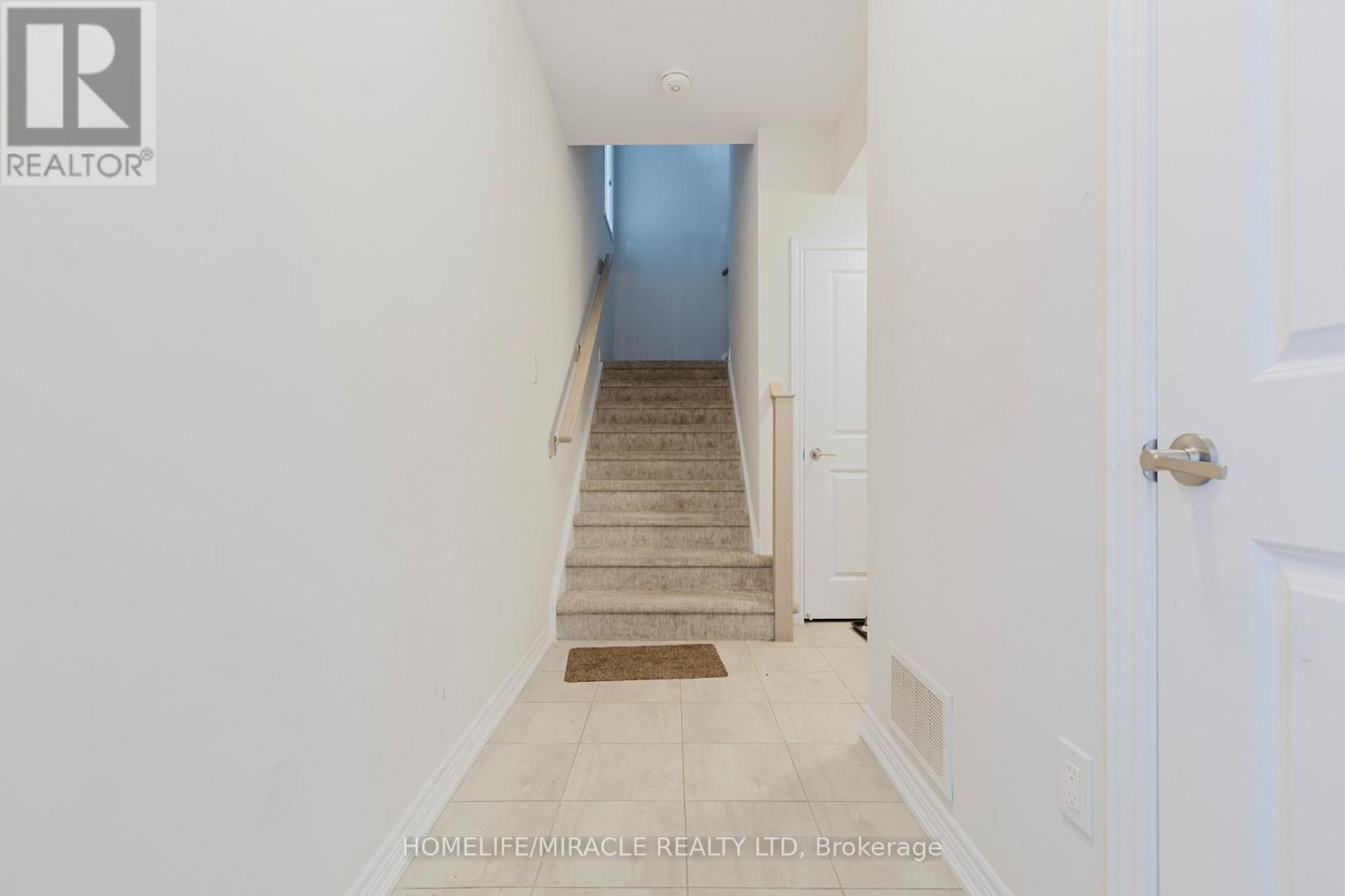 92 - 10 Birmingham Drive, Cambridge, ON - Indoor Photo Showing Other Room