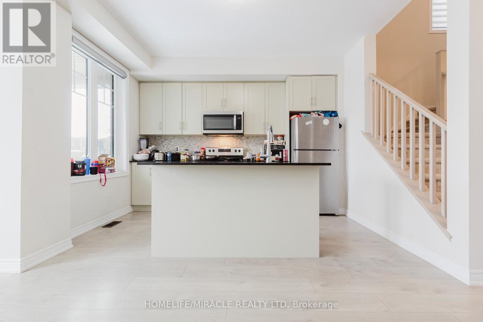 92 - 10 Birmingham Drive, Cambridge, ON - Indoor Photo Showing Kitchen
