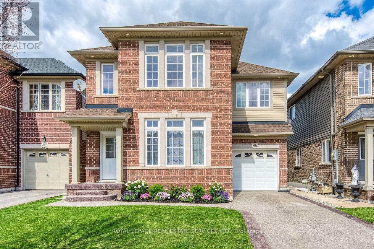 206 Brigadoon Drive, Hamilton, ON - Outdoor With Facade