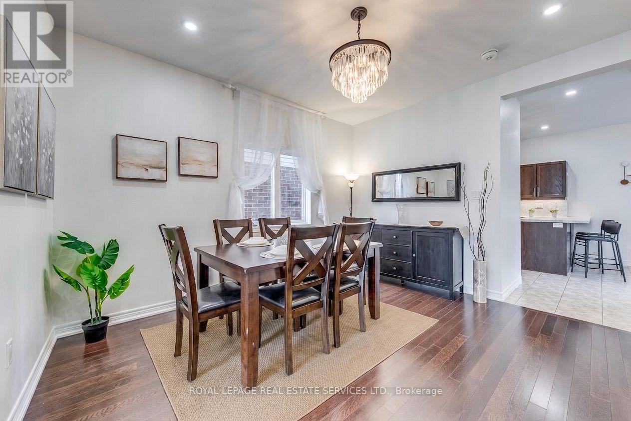 206 Brigadoon Drive, Hamilton, ON - Indoor Photo Showing Dining Room