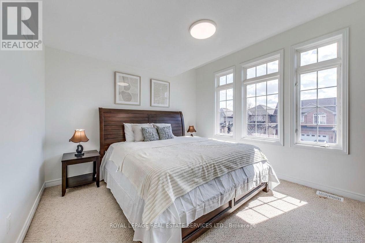 206 Brigadoon Drive, Hamilton, ON - Indoor Photo Showing Bedroom