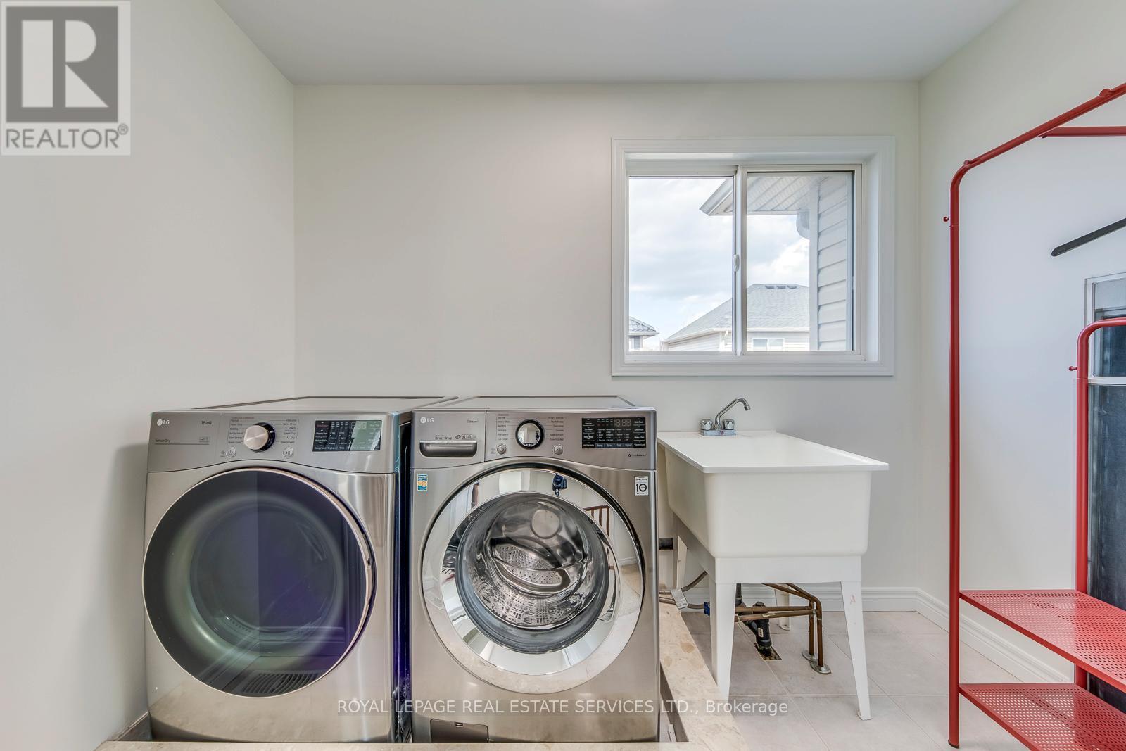 206 Brigadoon Drive, Hamilton, ON - Indoor Photo Showing Laundry Room