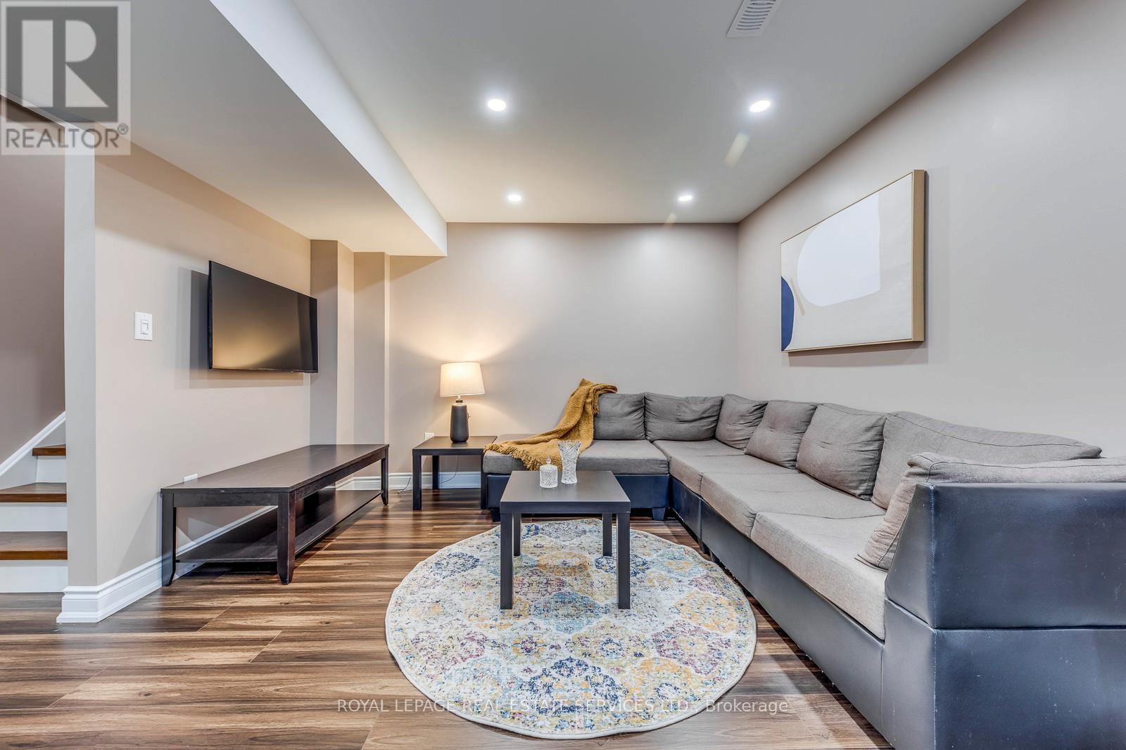 206 Brigadoon Drive, Hamilton, ON - Indoor Photo Showing Living Room