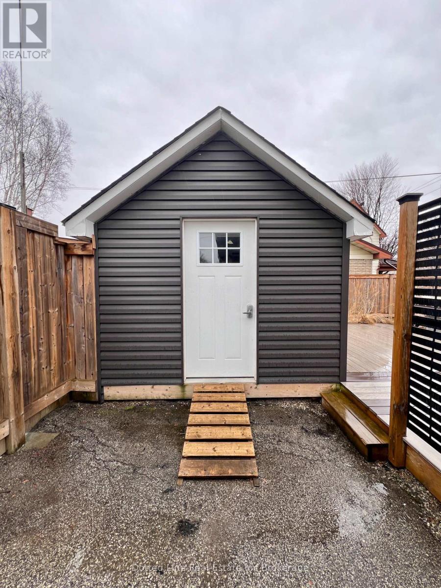 19 Wolf St - 19 Wolf Street, Tillsonburg, ON - Outdoor With Exterior
