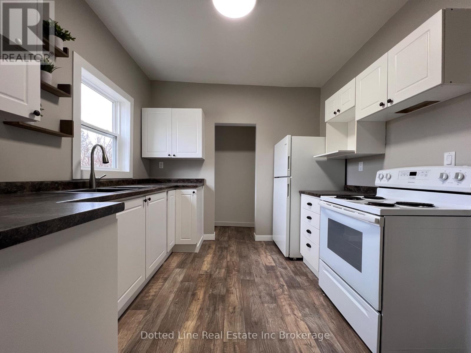 180 Bidwell - 19 Wolf Street, Tillsonburg, ON - Indoor Photo Showing Kitchen With Double Sink