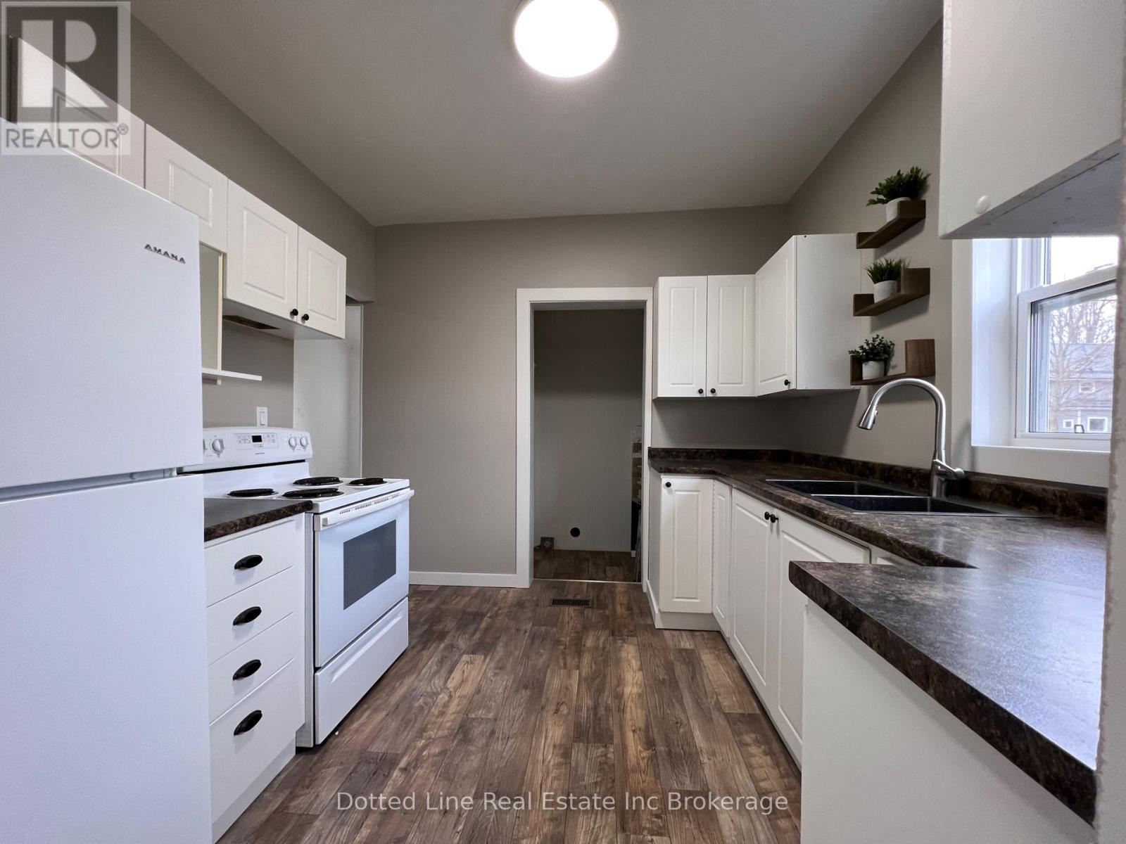 180 Bidwell - 19 Wolf Street, Tillsonburg, ON - Indoor Photo Showing Kitchen
