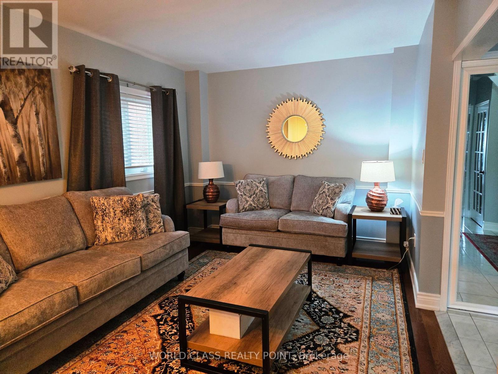 6136 Ford Road, Mississauga, ON - Indoor Photo Showing Living Room