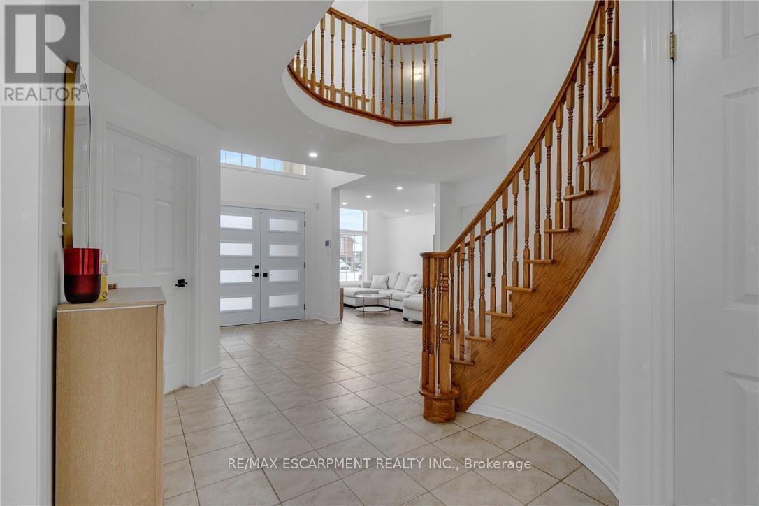191 Hawkswood Trail, Hamilton, ON - Indoor Photo Showing Other Room
