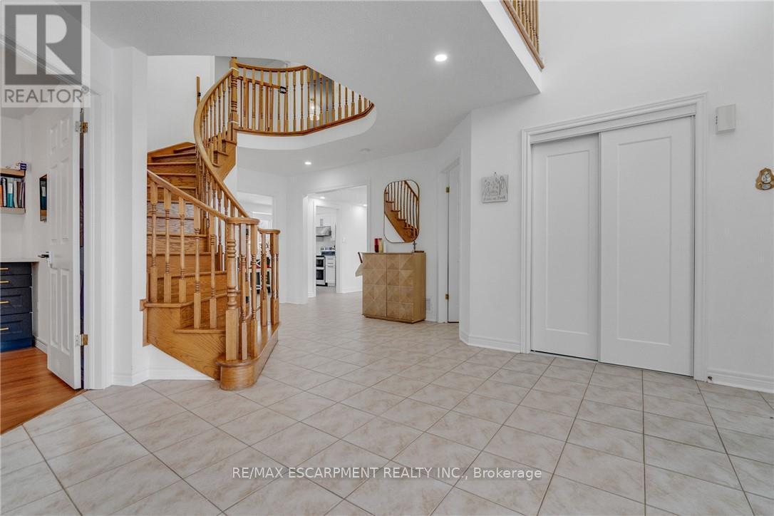 191 Hawkswood Trail, Hamilton, ON - Indoor Photo Showing Other Room
