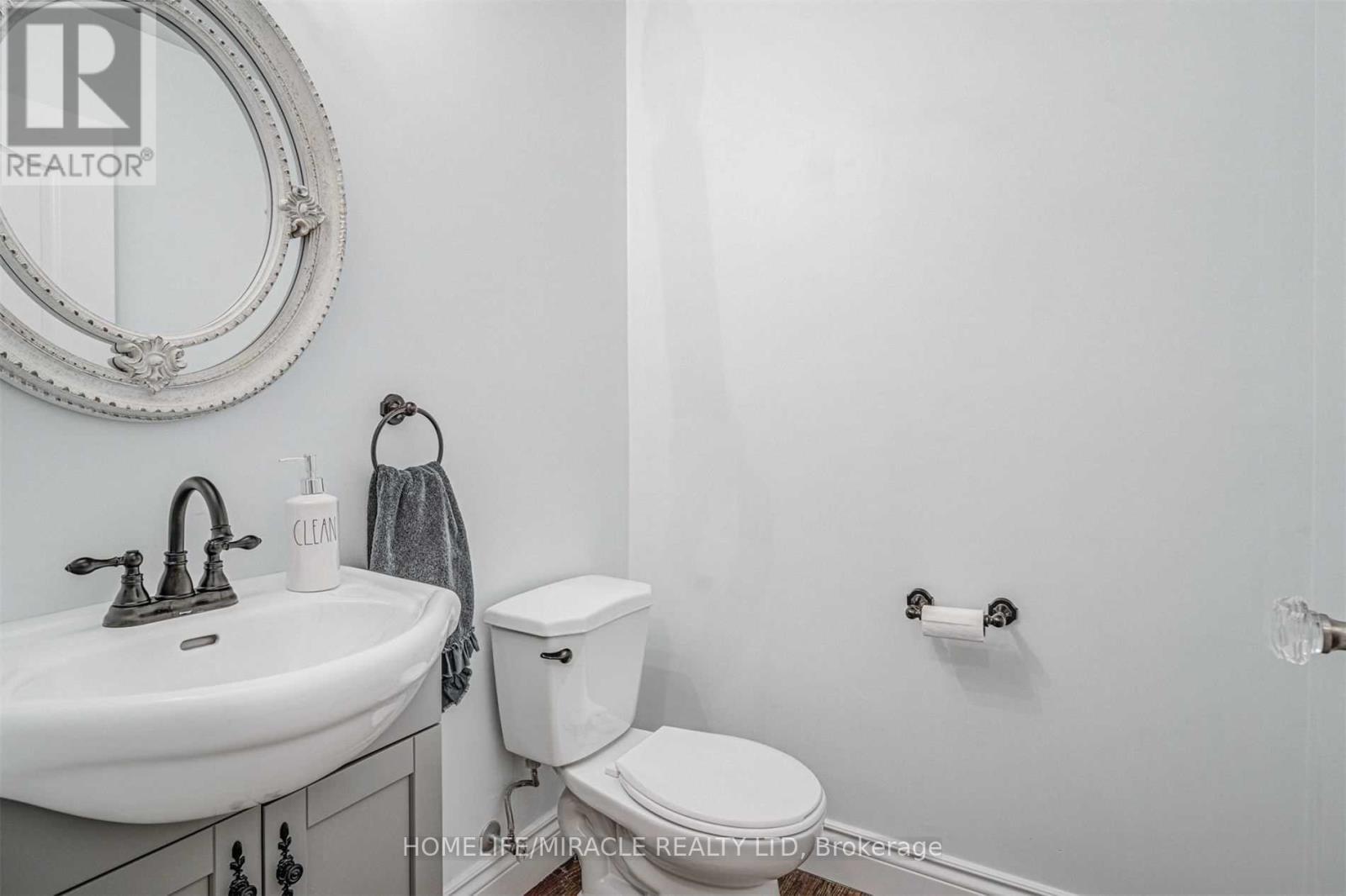 149 Carnwith Drive E, Whitby, ON - Indoor Photo Showing Bathroom