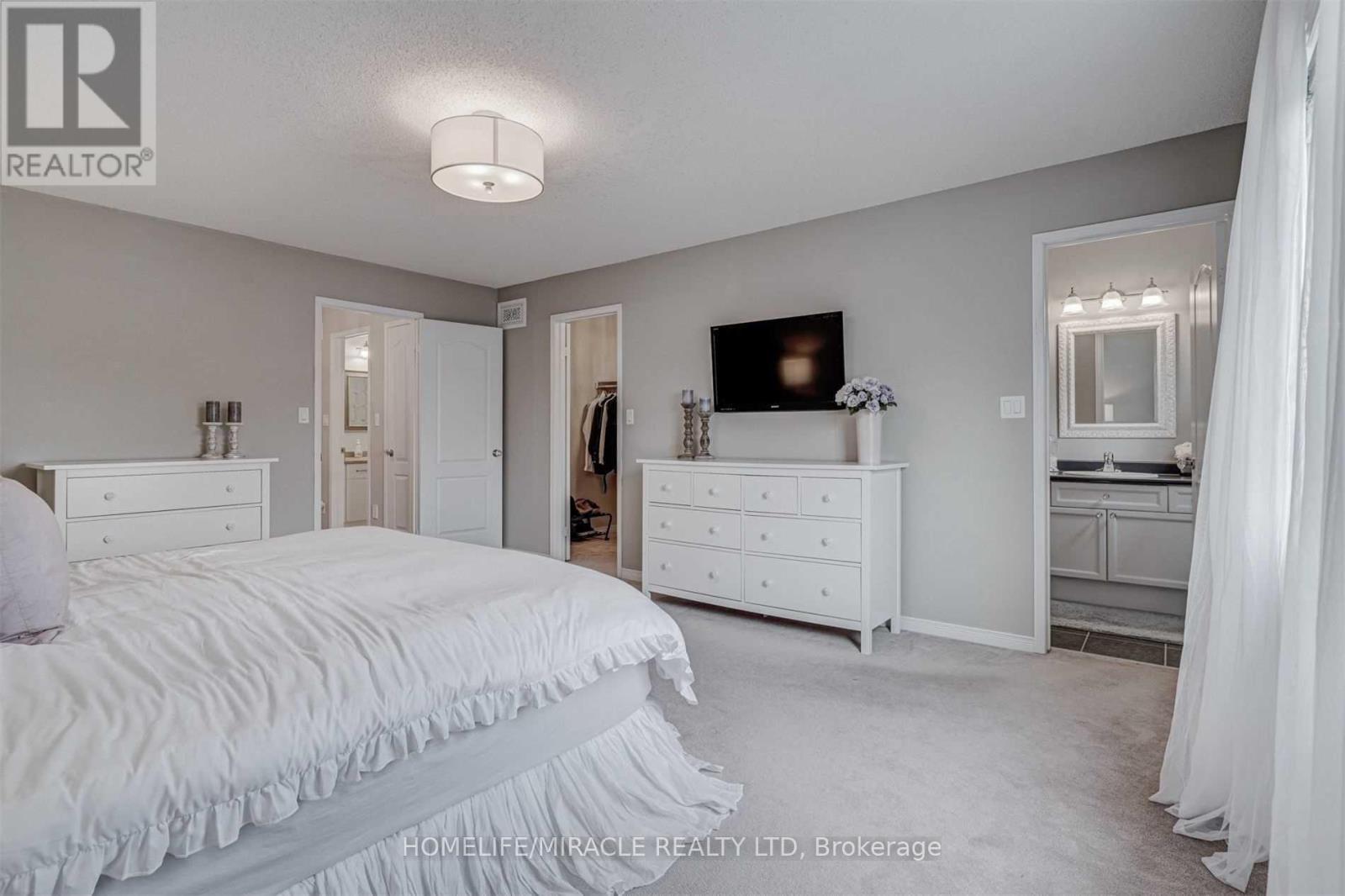 149 Carnwith Drive E, Whitby, ON - Indoor Photo Showing Bedroom