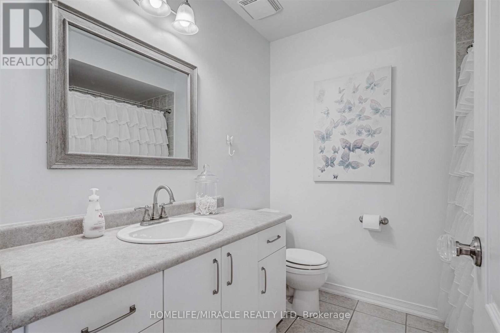 149 Carnwith Drive E, Whitby, ON - Indoor Photo Showing Bathroom