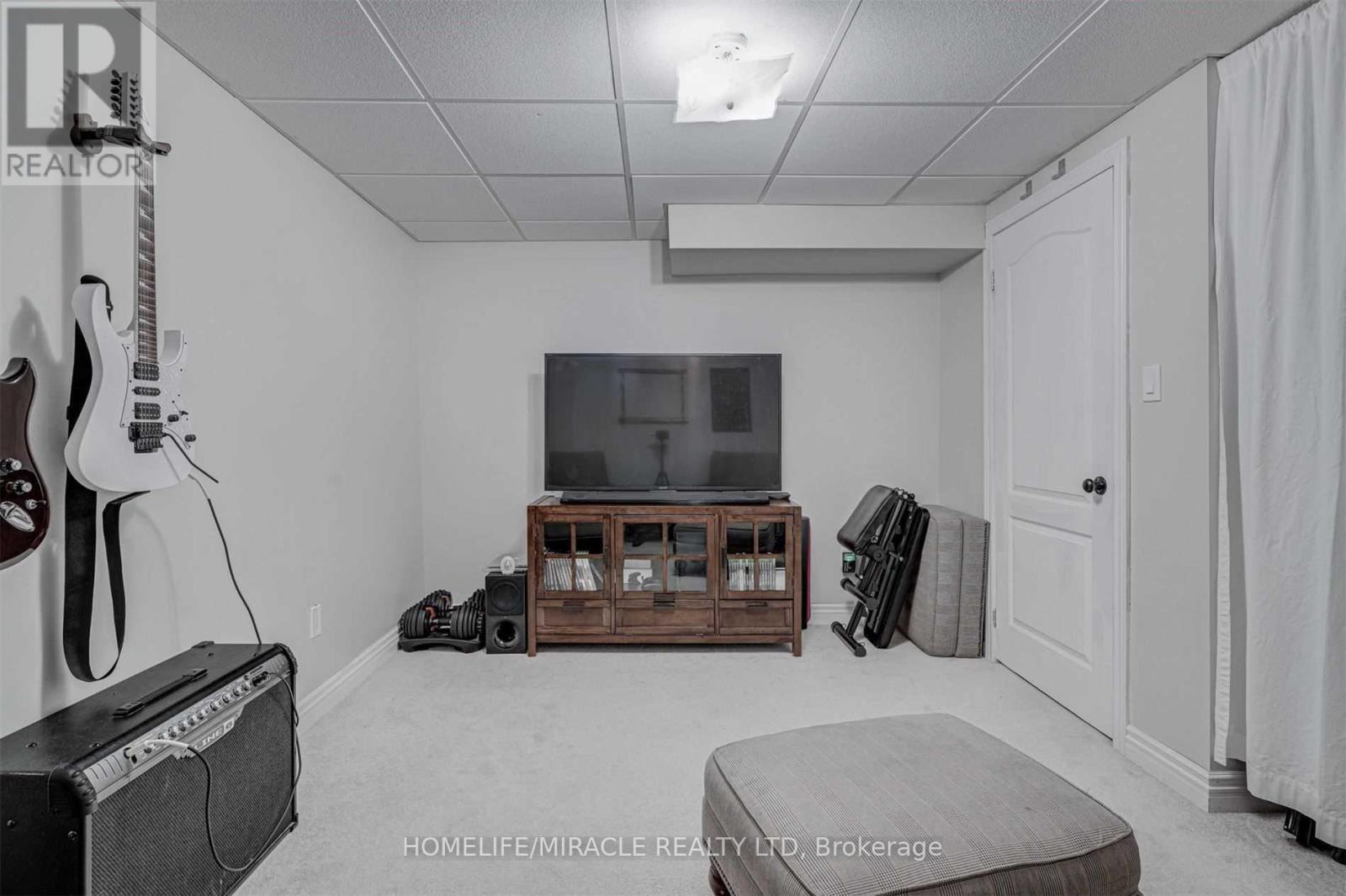 149 Carnwith Drive E, Whitby, ON - Indoor Photo Showing Other Room